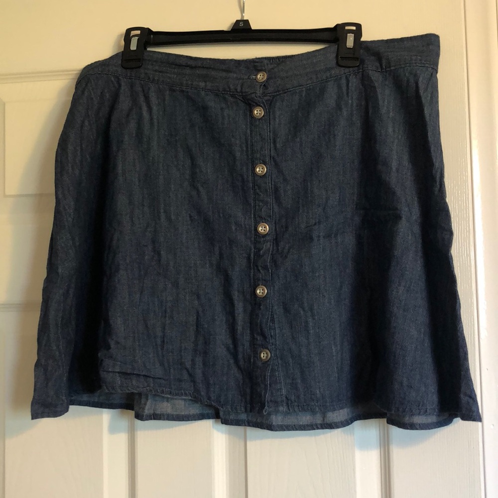Chambray button skirt